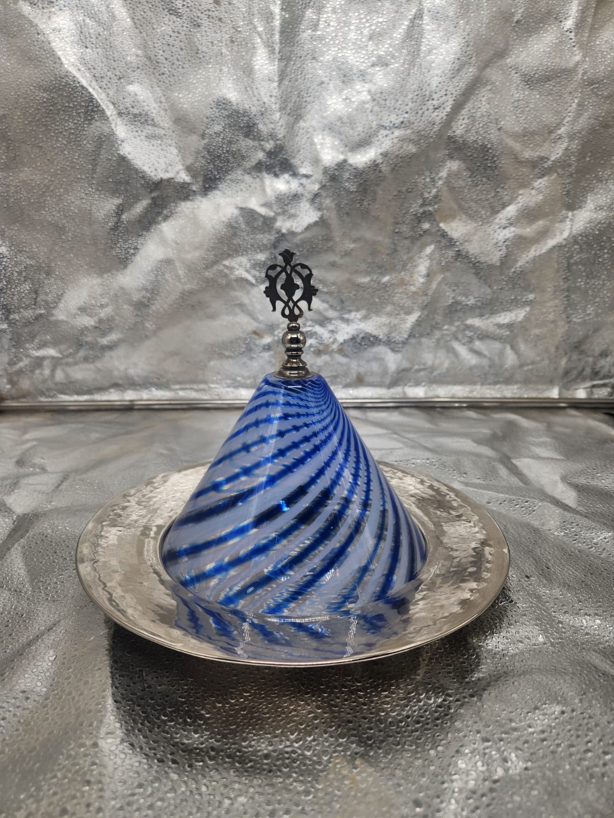 Cesme-Bulbul (blue and white stripe)