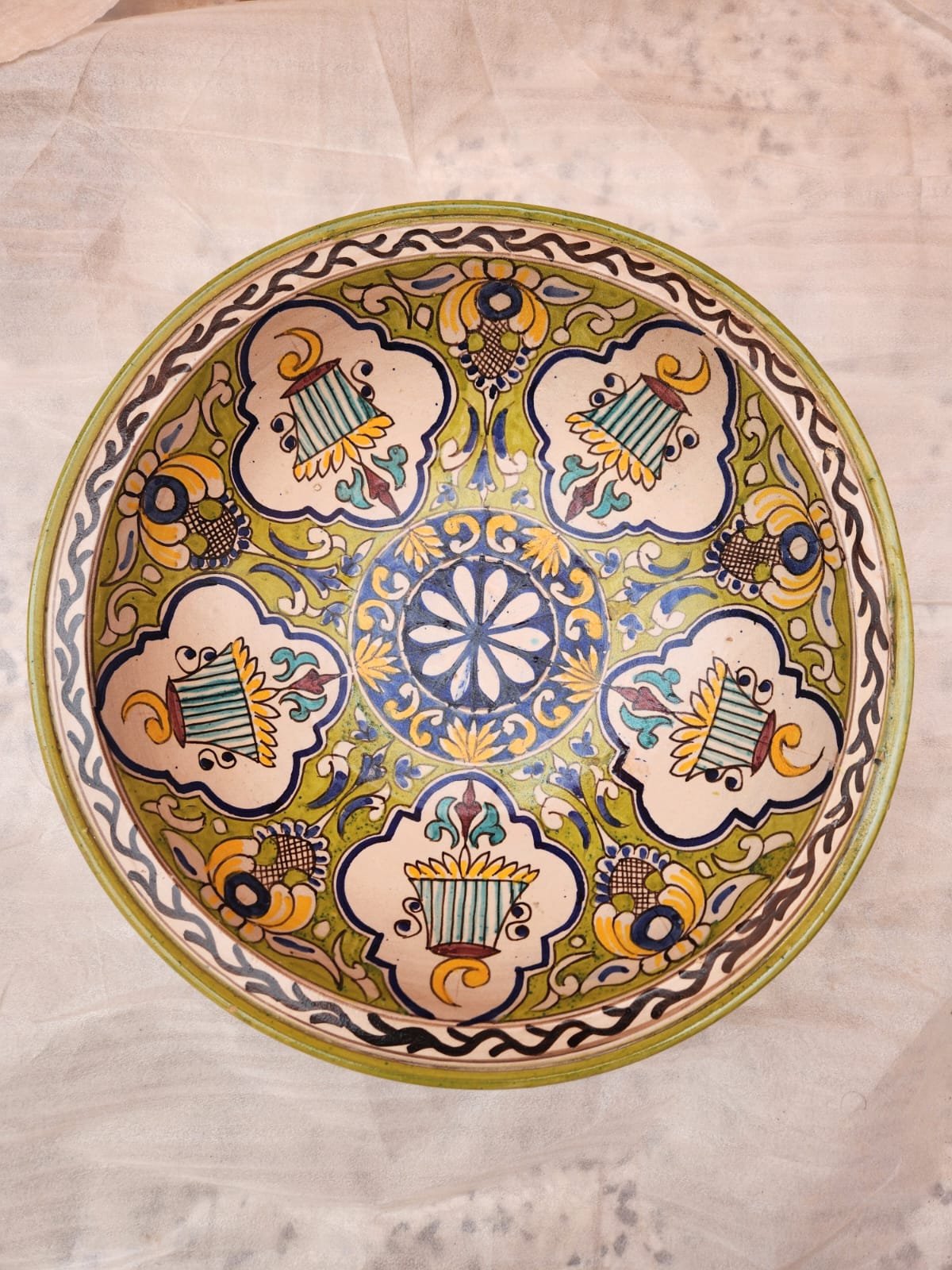 An interresting polychrome ceramic dish 